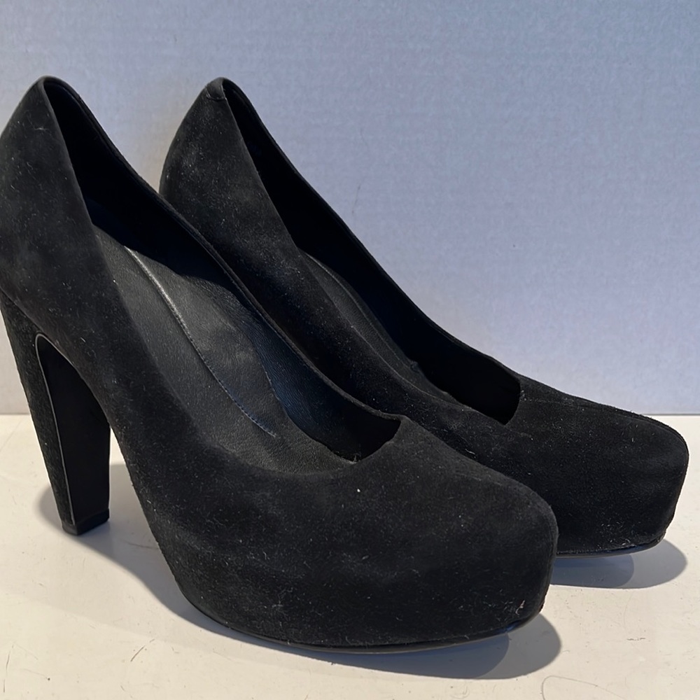 Tara Subkoff black suede pumps